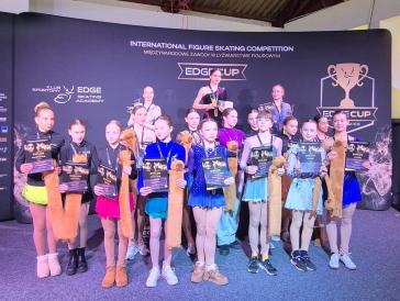 lyzwiarki-figurowe-podczas-ceremonii-wreczenia-nagrod-edge-cup-2026-w-katowicachjpeg.jpeg