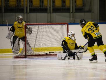 hokeisci-ks-luce-cieszyn-podczas-rywalizacji-na-cieszynskim-lodowiskujpg.jpg
